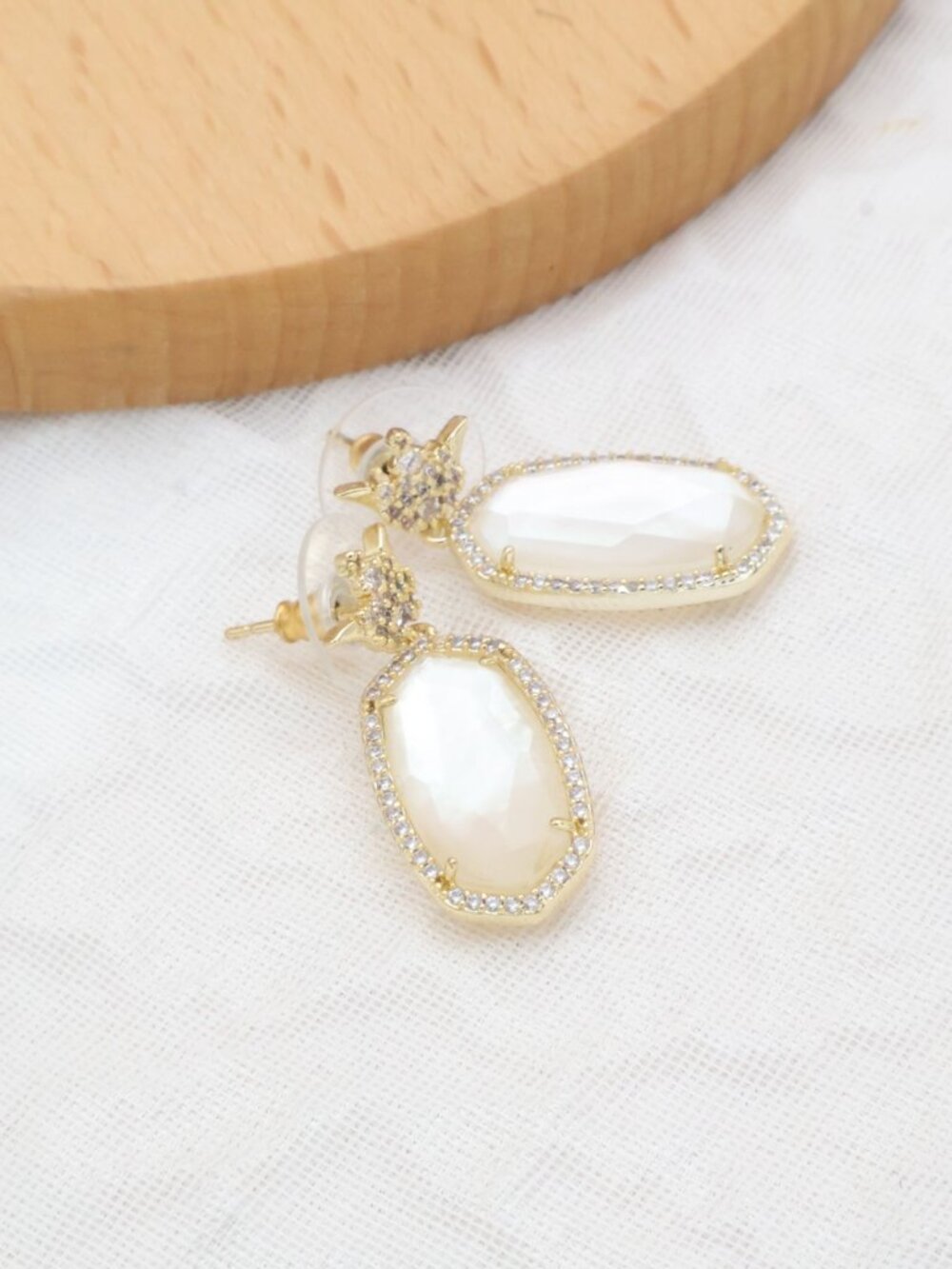 Kendra Scott Disney Dana Mother-of-Pearl Stud Earrings - Picture 3 of 3